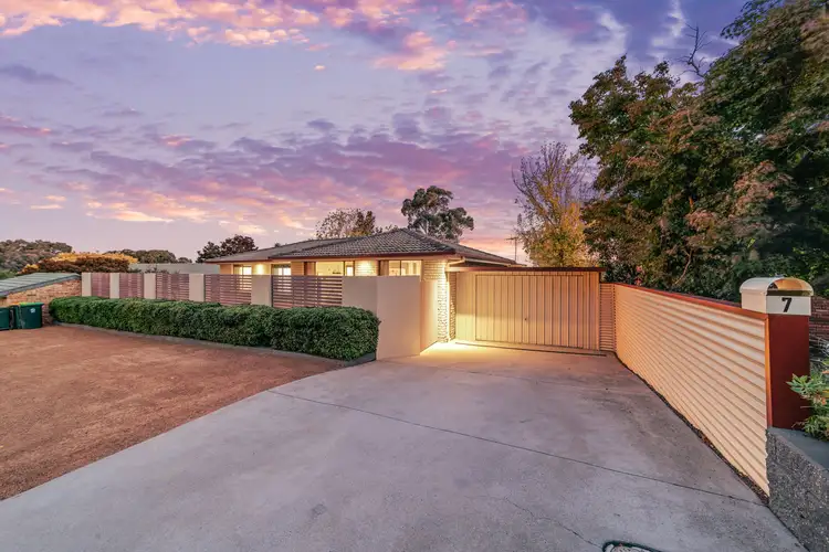 7 Hooke Place, Charnwood ACT 2615