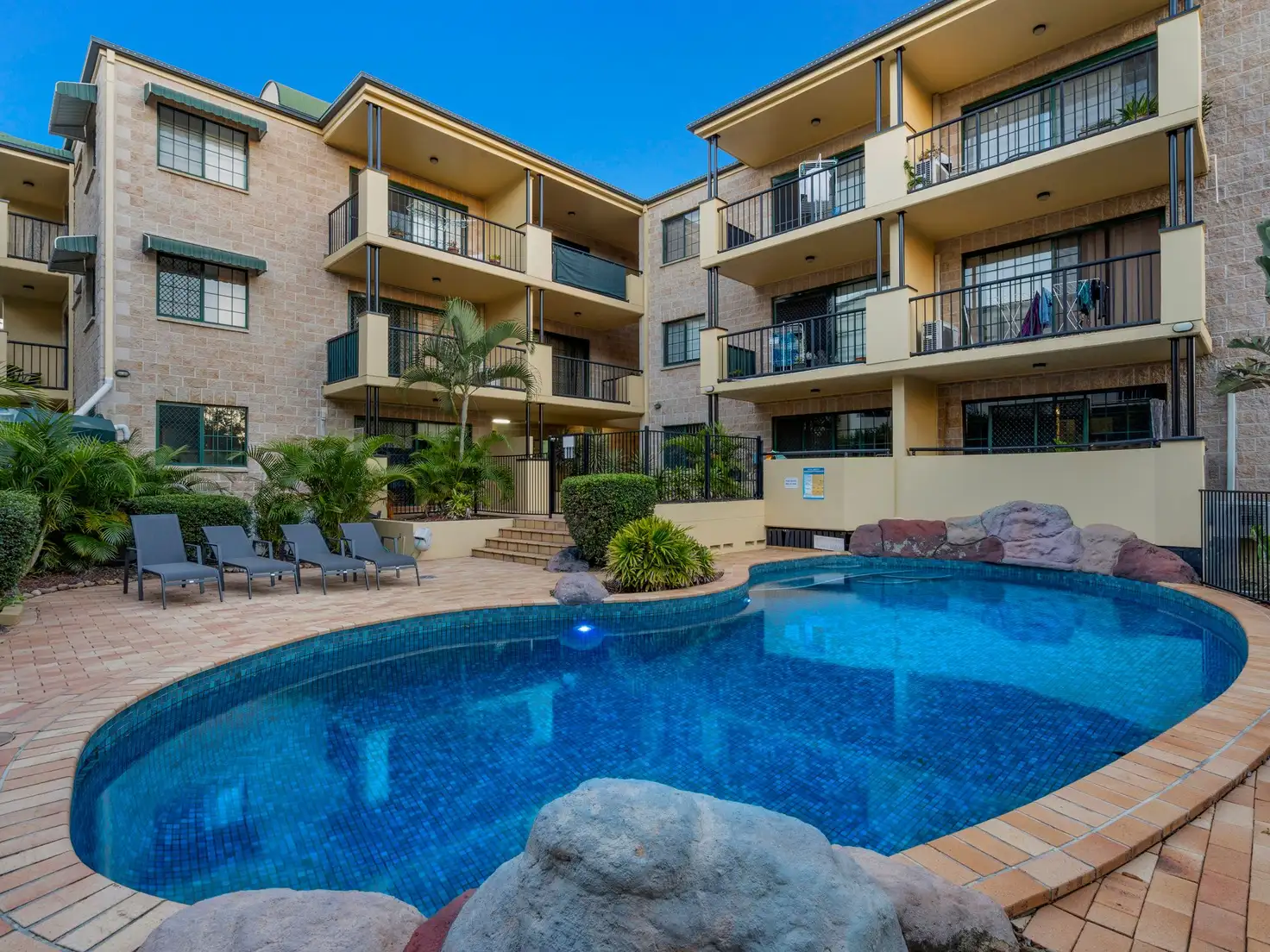 Main view of Homely unit listing, 2/152-154 High Street, Southport QLD 4215