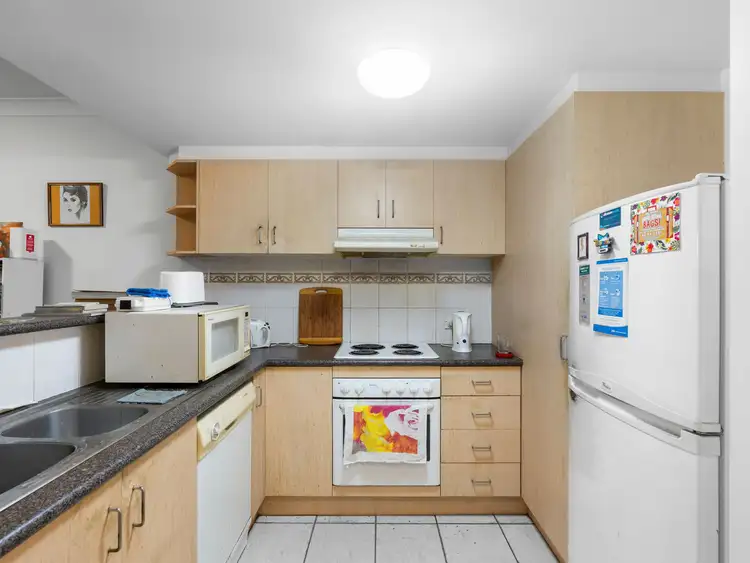 Fifth view of Homely unit listing, 2/152-154 High Street, Southport QLD 4215