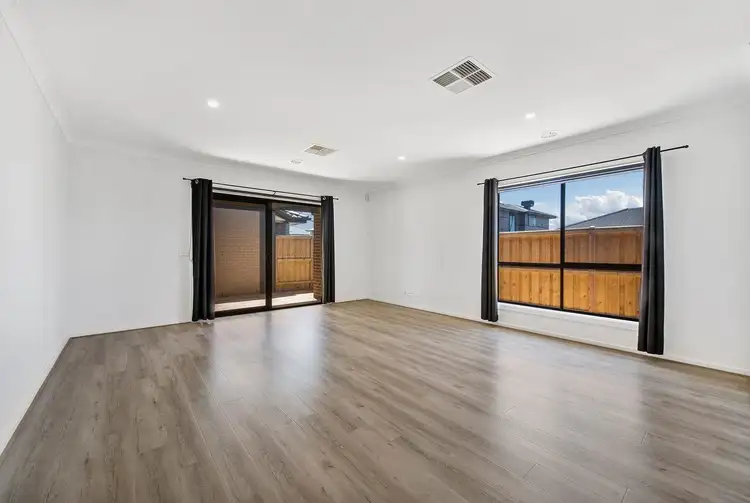 Fifth view of Homely house listing, 10 Gilfillan Circuit, Thornhill Park VIC 3335