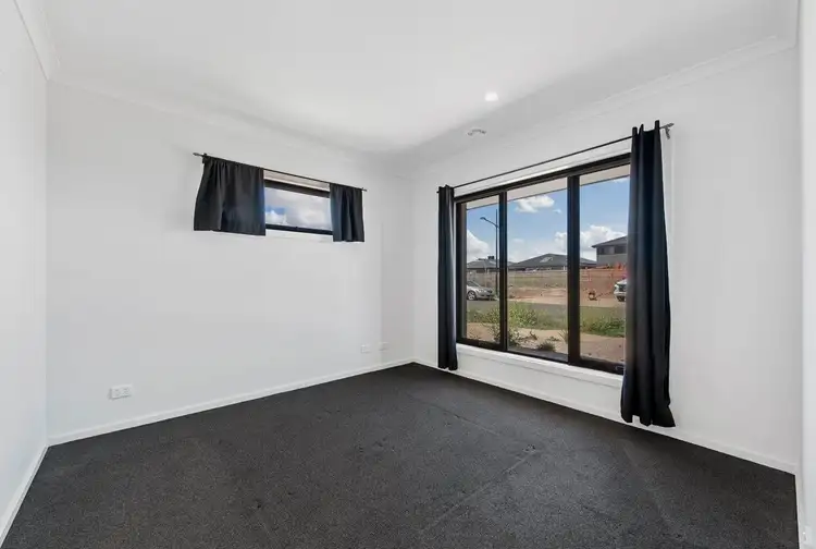 Sixth view of Homely house listing, 10 Gilfillan Circuit, Thornhill Park VIC 3335