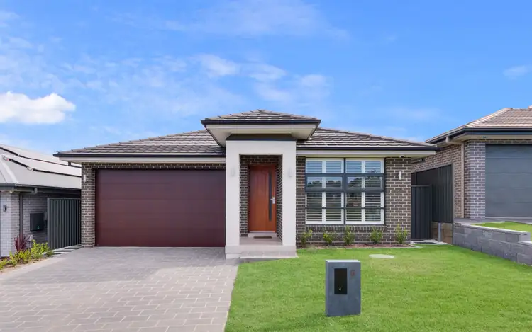 8 Leggett Street, Spring Farm NSW 2570