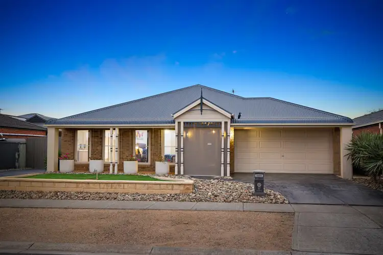 27 Clarence Street, Manor Lakes VIC 3024