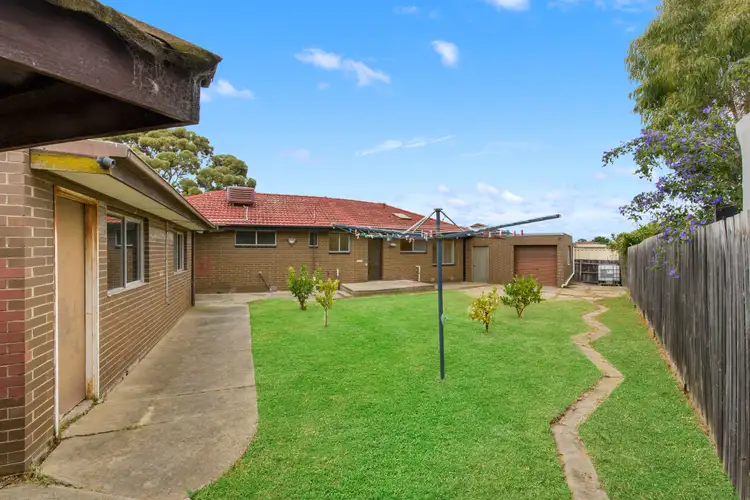 Sixth view of Homely house listing, 10 Walnut Court, Kings Park VIC 3021