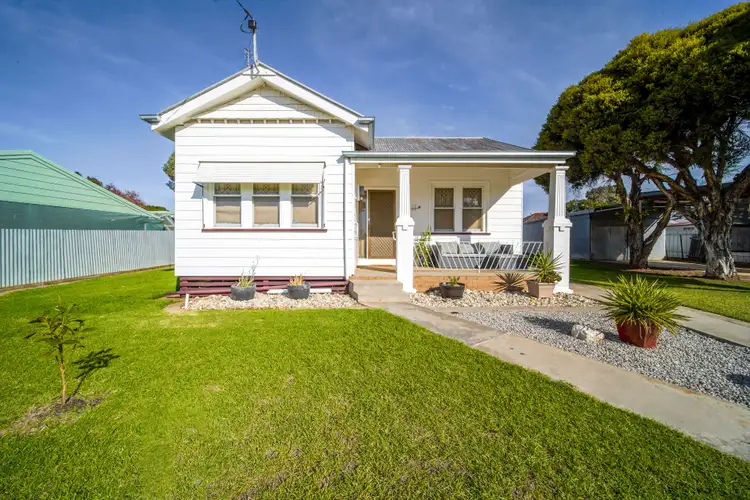 11 Oak Street, Eaglehawk VIC 3556