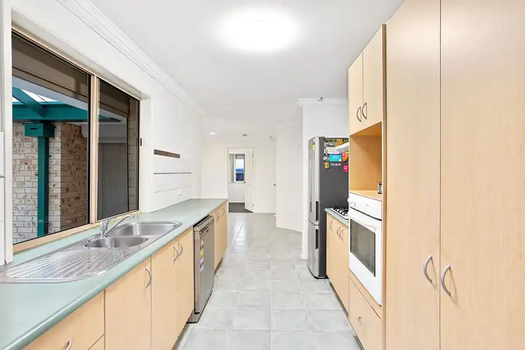 Fifth view of Homely house listing, 2 Benshaw Court, Hillside VIC 3037