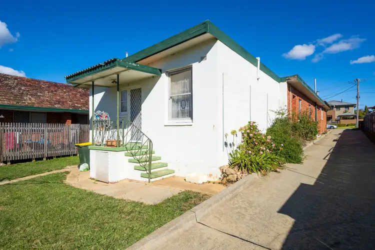 Main view of Homely unit listing, 2/9 Gerald Street, Queanbeyan NSW 2620
