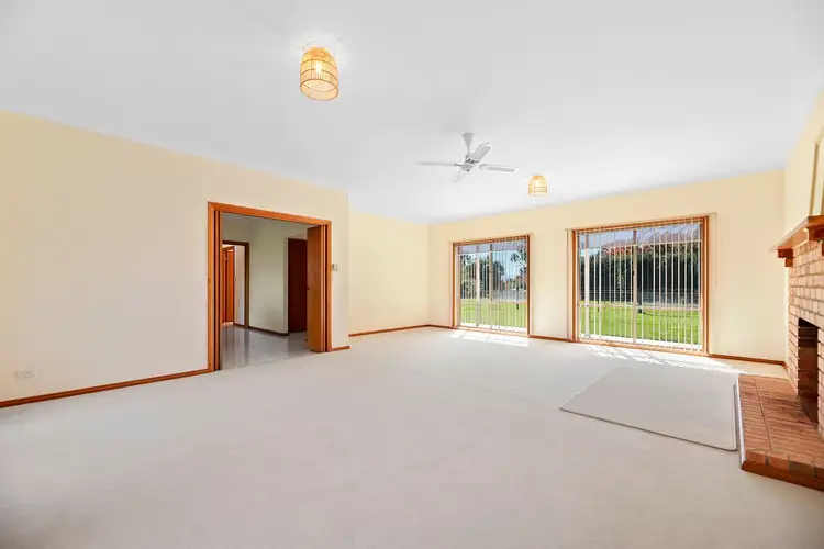 Fifth view of Homely house listing, 2/11 Arnup Crescent, Drouin VIC 3818