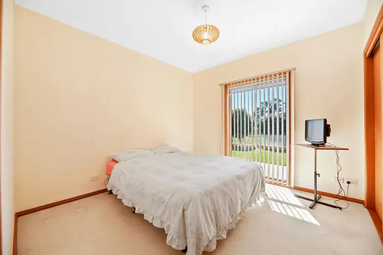 Seventh view of Homely house listing, 2/11 Arnup Crescent, Drouin VIC 3818