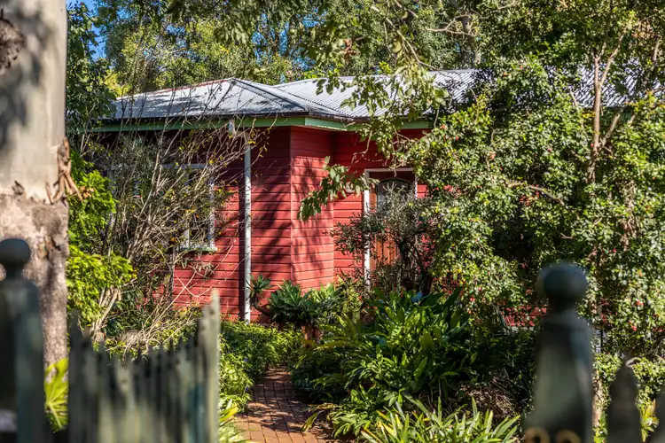 83 MacKenzie Street, Mount Lofty QLD 4350