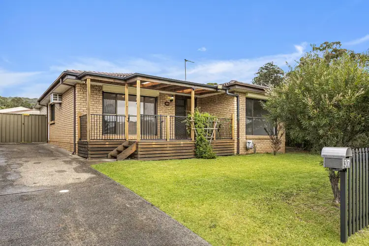 37 Oak Street, Albion Park Rail NSW 2527