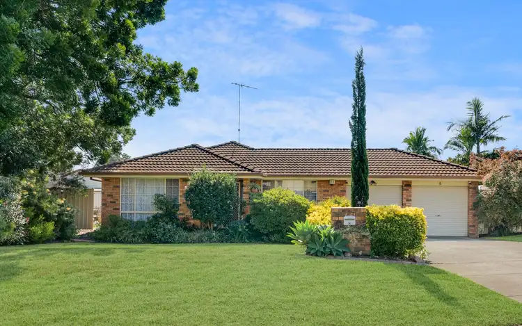 8 Mackillop Crescent, St Helens Park NSW 2560