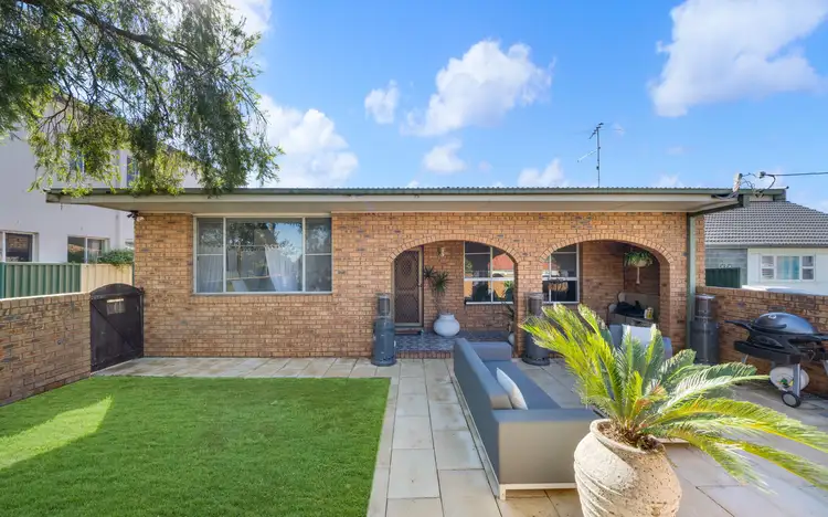 2/8 Bradbury Avenue, Campbelltown NSW 2560