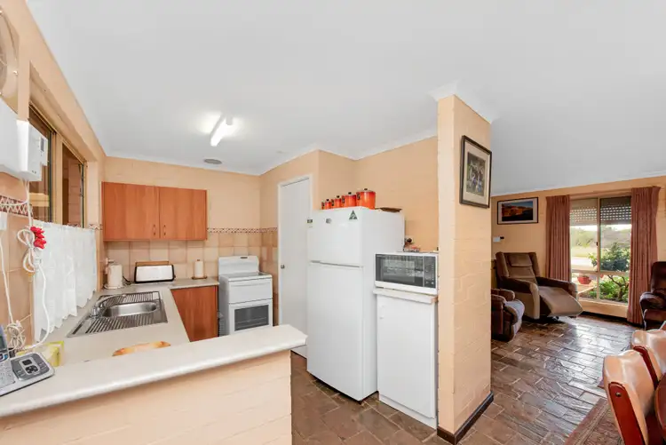 Fourth view of Homely house listing, 8 Mugana Crescent, Waggrakine WA 6530