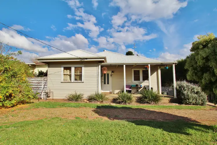 18 Brock Street, Young NSW 2594