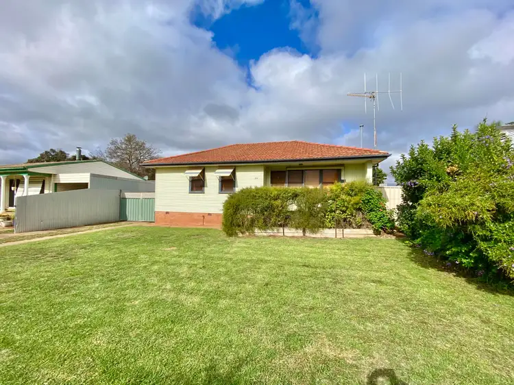 24 Scrivener Street, Forbes NSW 2871