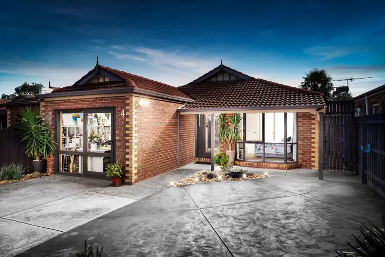 4 Farnham Crescent, Mill Park VIC 3082