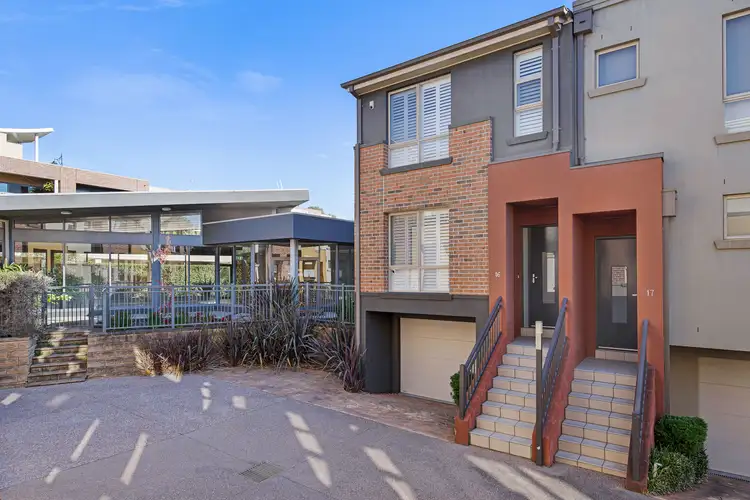 16/1 Nangnak Lane, Mont Albert VIC 3127