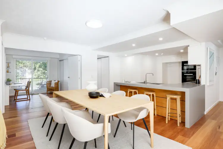 Fourth view of Homely apartment listing, 2/5-7 Cronin Avenue, Main Beach QLD 4217