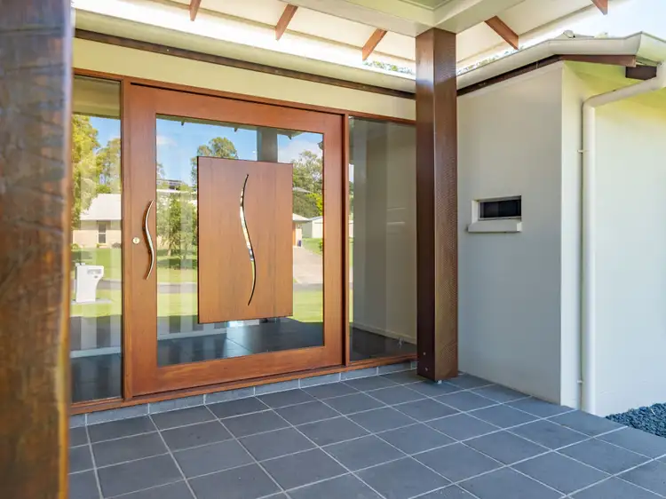 14 Deakin Court, Southside QLD 4570
