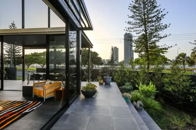 41 Rankin Parade, Main Beach QLD 4217