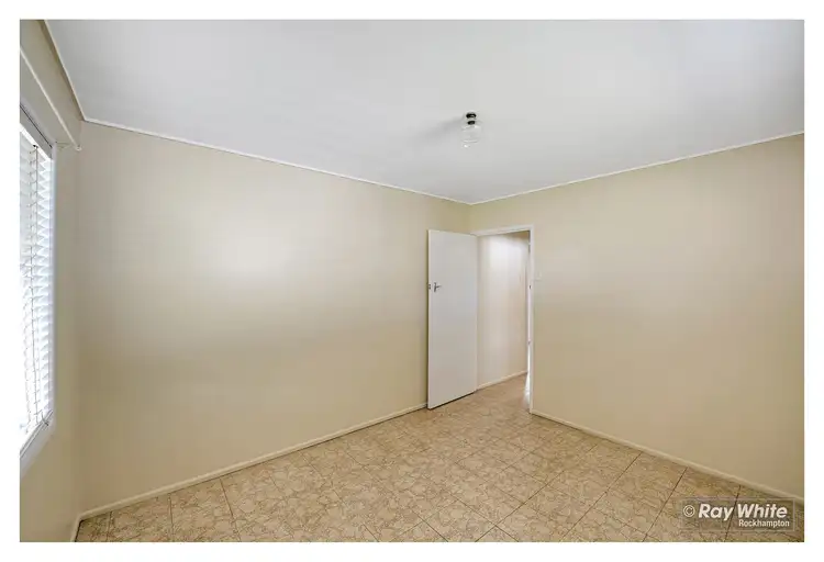 Fifth view of Homely semi-detached listing, 6 Dalton Avenue, Park Avenue QLD 4701