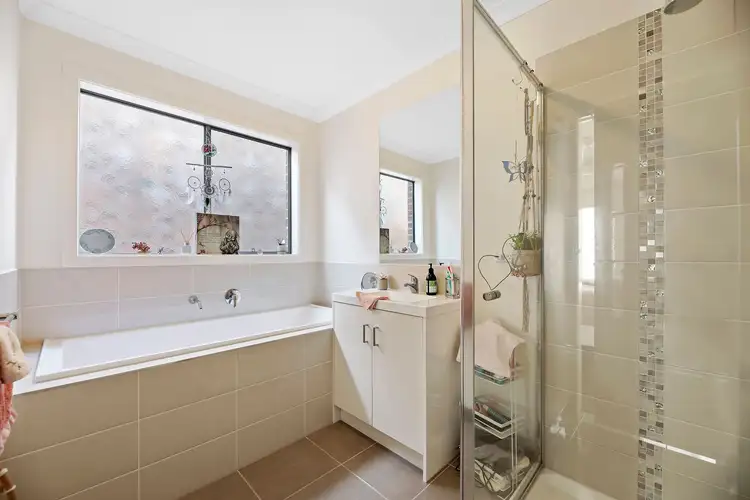Sixth view of Homely unit listing, 5 Telford Circuit, Drouin VIC 3818