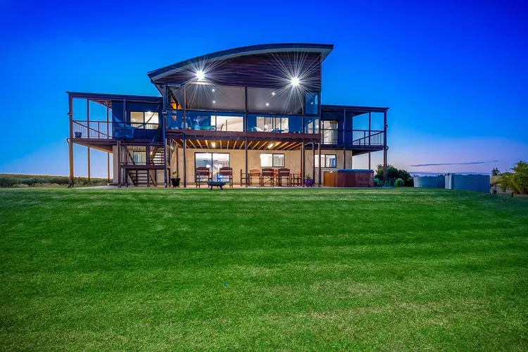 8 River Road, Fairymead QLD 4670