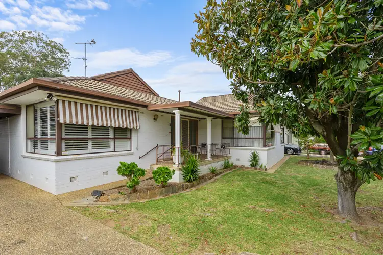 7 Pratt Street, Mount Austin NSW 2650