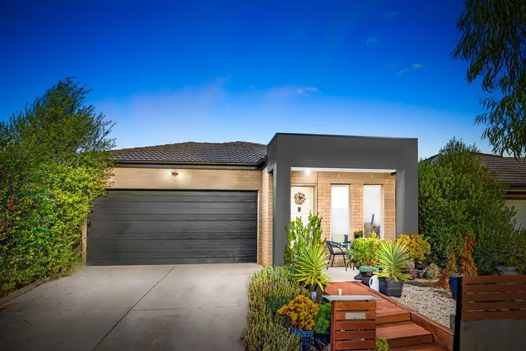 11 Mondra Terrace, Manor Lakes VIC 3024