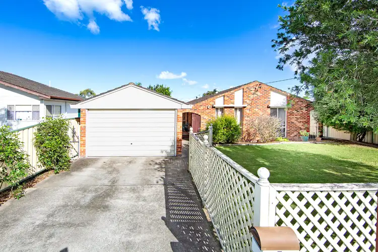 4 Clucas Avenue, Gorokan NSW 2263