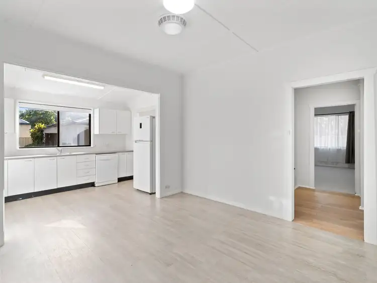 Fifth view of Homely house listing, 338 Lakedge Avenue, Berkeley Vale NSW 2261