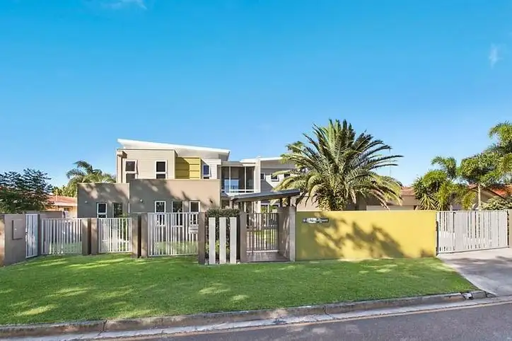 6 La Spezia Court, Isle Of Capri QLD 4217