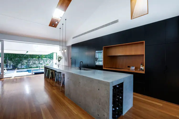 8 Brighton Parade, Southport QLD 4215