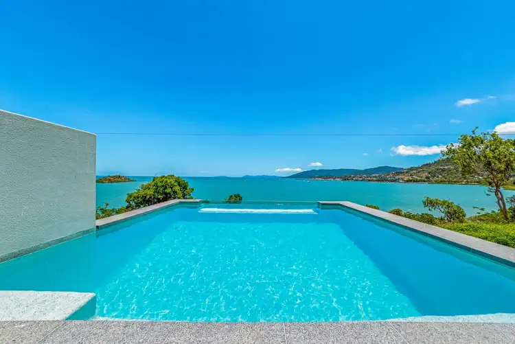 8 Coral Esplanade, Cannonvale QLD 4802