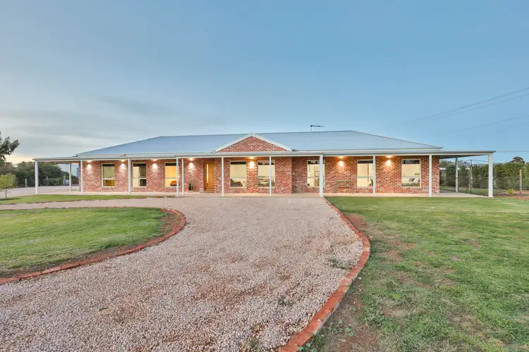 4 Baines Court, Birdwoodton VIC 3505