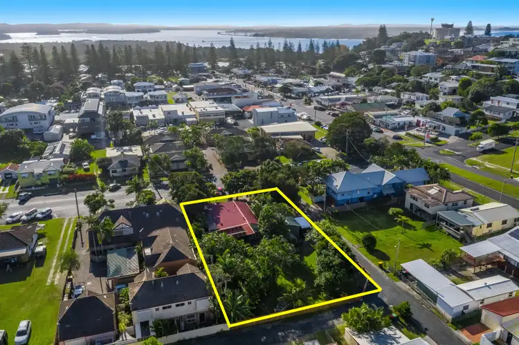 14 Beach Street, Yamba NSW 2464