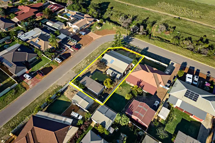 Second view of Homely house listing, 4 Mugana Crescent, Waggrakine WA 6530