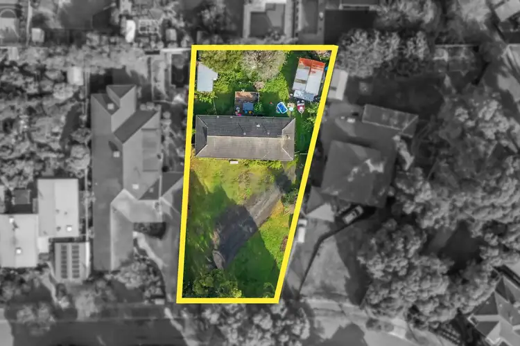 6 Graneel Grove, Berwick VIC 3806