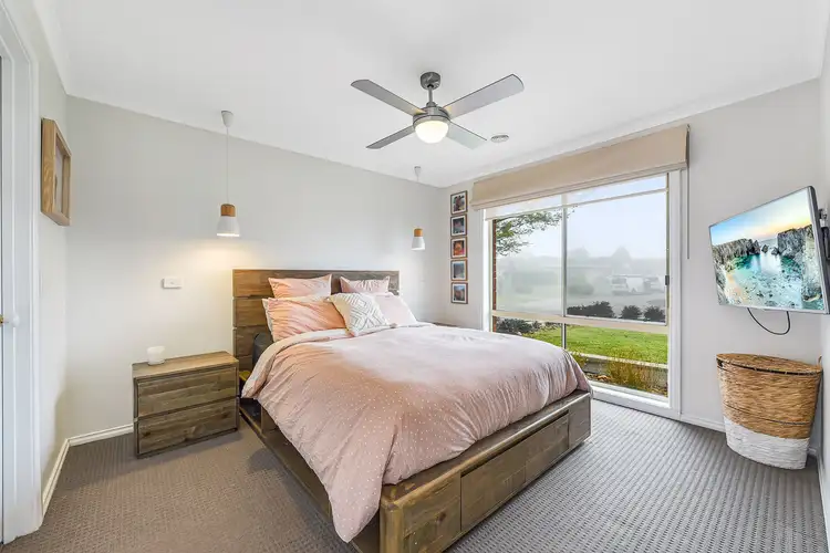Fifth view of Homely house listing, 8 Balmaceda Court, Berwick VIC 3806