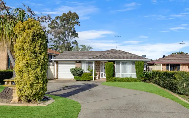 48 Crommelin Crescent, St Helens Park NSW 2560