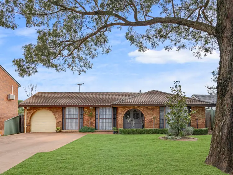 11 Lanark Place, St Andrews NSW 2566