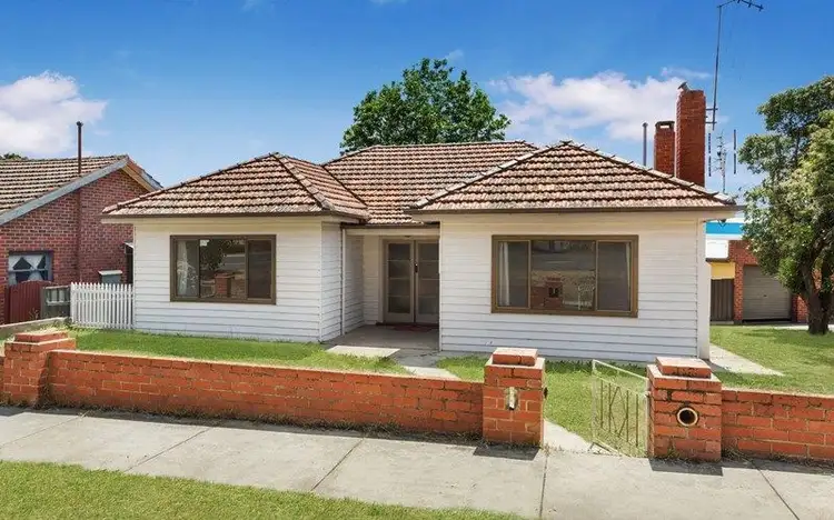 142 Gladstone Street, Quarry Hill VIC 3550
