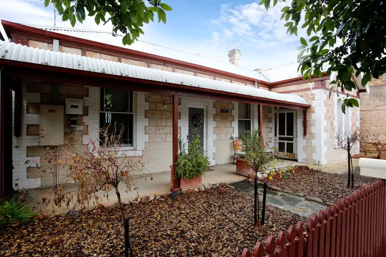 7 Torrens Road, Riverton SA 5412