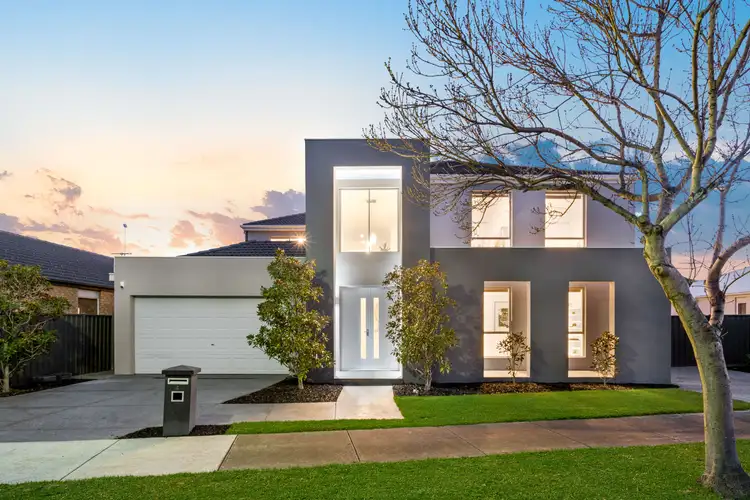 4 Cassan Way, Caroline Springs VIC 3023