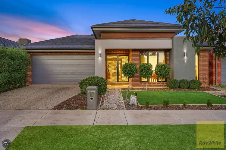 18 Carmine Circuit, Burnside VIC 3023