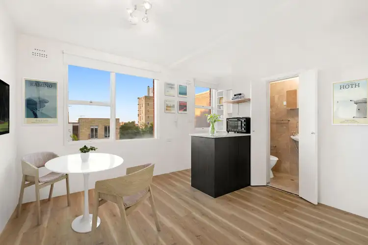 6 Underwood Street