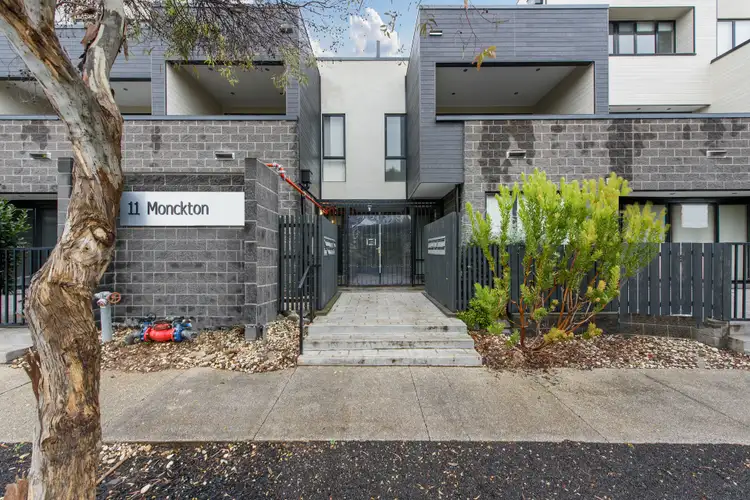10/11 Monckton Place, Caroline Springs VIC 3023