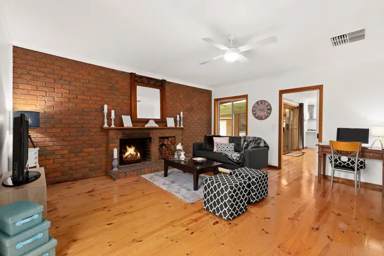 Fifth view of Homely house listing, 2 Sinclair Court, Mill Park VIC 3082