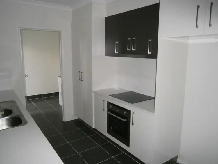 19 Clover Crescent, Boyne Island QLD 4680